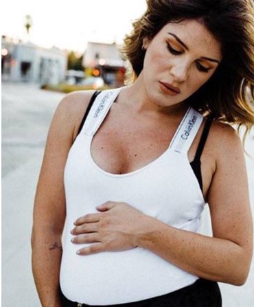 90210’s Shenae Grimes Gives Birth to a Baby Girl