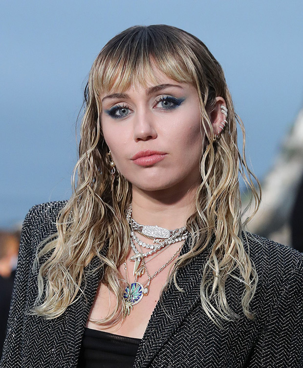 Miley Cyrus Debuts Platinum BlondeShag Haircut